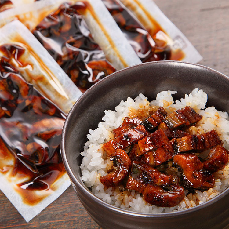 鰻楽 うなぎ蒲焼 きざみ 食品 ギフト プレゼント 贈答 熨斗 のし 贈り物 記念日 お祝い 冠婚葬祭 内祝 御祝 無地 出産内祝 結婚内祝 御見舞 快気祝 御仏前 志 お供 0130336(代引不可)